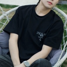 프라다 레터링 코튼 티셔츠 블랙