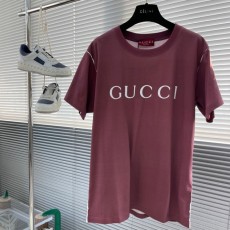 구찌 25SS 로고 프린팅 코튼 반팔 티셔츠 버건디