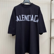 발렌시아가 뉴 테이프 타입 미디엄 핏 티셔츠