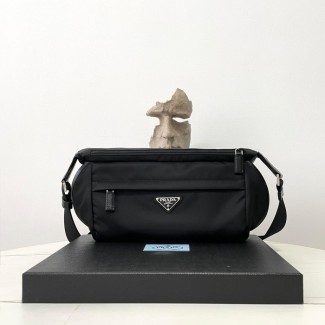 프라다 바이커백 미듐 범백 크로스백 힙색 2VH994